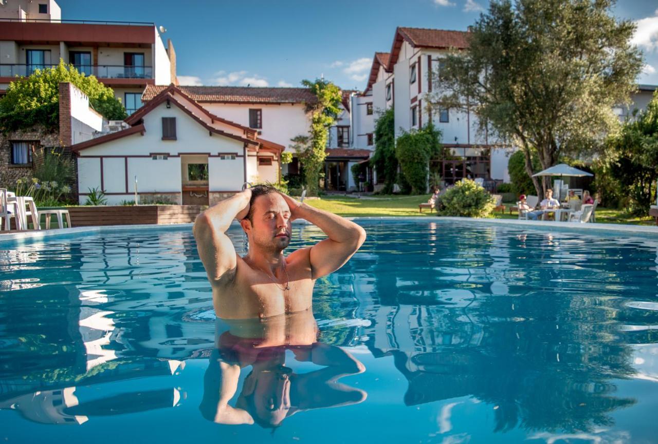 Hostal L' Hirondelle La Falda Buitenkant foto