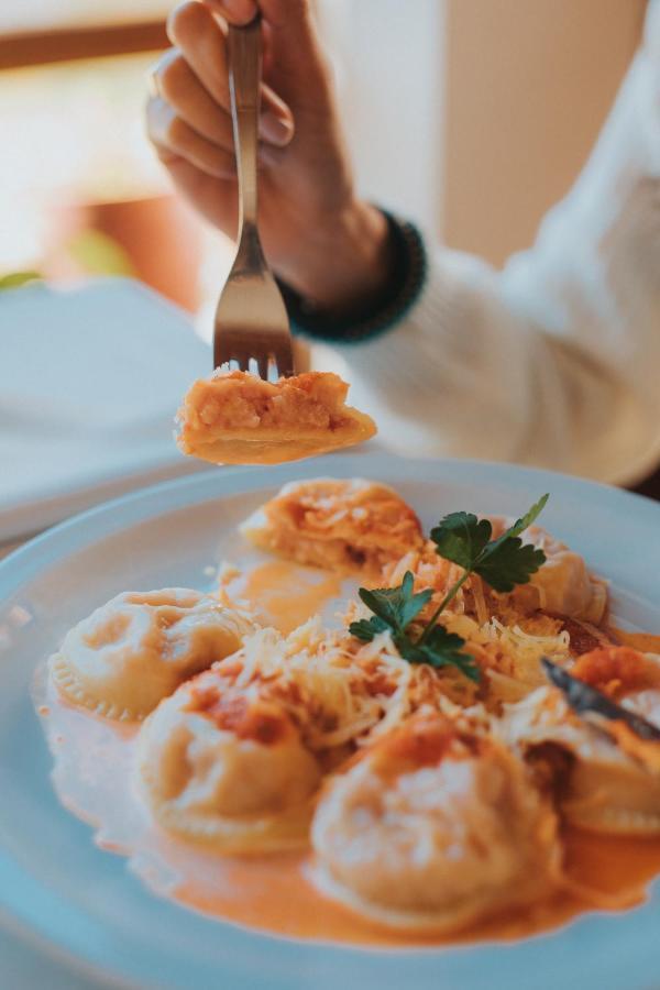 Hostal L' Hirondelle La Falda Buitenkant foto